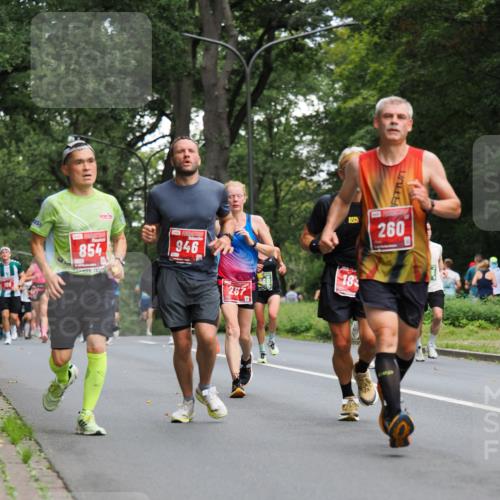 13.09.2026 - 21. swb-Marathon Bremen TobiasT http://msf.ph/oto/10244640 13.09.2026 11:50:47 Laufen 854, 946, 287, 18, 260 meine-sportfotos.de