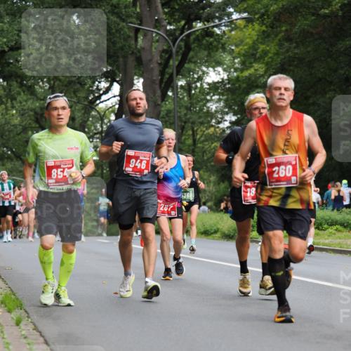 13.09.2026 - 21. swb-Marathon Bremen TobiasT http://msf.ph/oto/10244644 13.09.2026 11:50:47 Laufen 854, 946, 287, 5369, 18, 260 meine-sportfotos.de