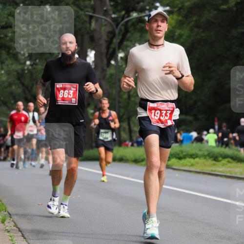 13.09.2026 - 21. swb-Marathon Bremen TobiasT http://msf.ph/oto/10244679 13.09.2026 11:51:18 Laufen 863, 1933 meine-sportfotos.de