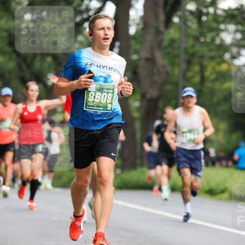 13.09.2026 - 21. swb-Marathon Bremen TobiasT http://msf.ph/oto/10244812 13.09.2026 11:52:24 Laufen 8091, 9609, 21, 8 meine-sportfotos.de