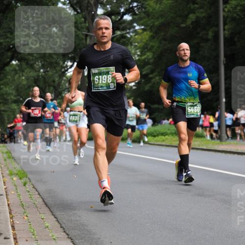 13.09.2026 - 21. swb-Marathon Bremen TobiasT http://msf.ph/oto/10244881 13.09.2026 11:52:56 Laufen 136, 8835, 6198, 5460 meine-sportfotos.de