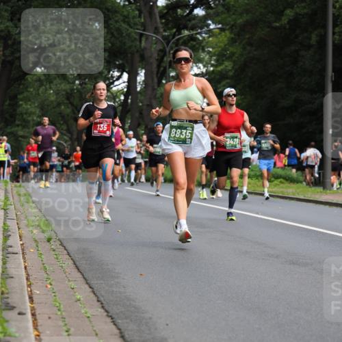 13.09.2026 - 21. swb-Marathon Bremen TobiasT http://msf.ph/oto/10244885 13.09.2026 11:52:57 Laufen 135, 8835, 3429, 9300 meine-sportfotos.de