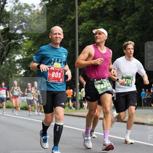 13.09.2026 - 21. swb-Marathon Bremen TobiasT http://msf.ph/oto/10244893 13.09.2026 11:53:03 Laufen 2025, 809, 8621, 319 meine-sportfotos.de