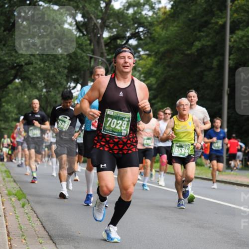 13.09.2026 - 21. swb-Marathon Bremen TobiasT http://msf.ph/oto/10244933 13.09.2026 11:53:24 Laufen 6906, 7029, 1, 5594 meine-sportfotos.de
