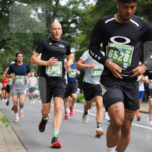 13.09.2026 - 21. swb-Marathon Bremen TobiasT http://msf.ph/oto/10244944 13.09.2026 11:53:28 Laufen 6528, 9226, 26, 6267, 6906, 906 meine-sportfotos.de