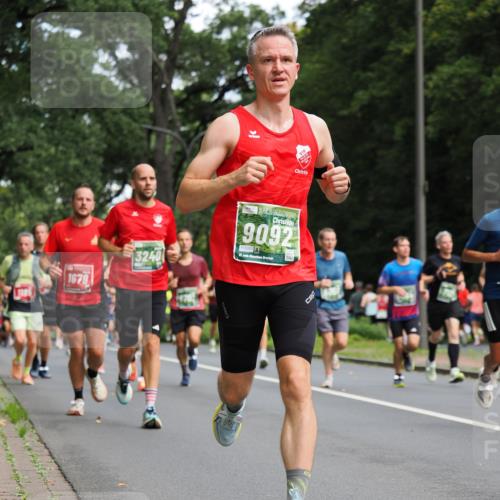 13.09.2026 - 21. swb-Marathon Bremen TobiasT http://msf.ph/oto/10244995 13.09.2026 11:53:37 Laufen 1679, 3240, 9092, 6263, 21, 26 meine-sportfotos.de
