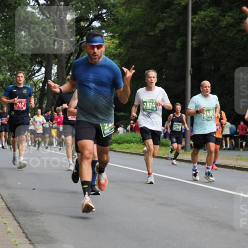 13.09.2026 - 21. swb-Marathon Bremen TobiasT http://msf.ph/oto/10245083 13.09.2026 11:53:55 Laufen 20, 242, 7874, 13248, 2480 meine-sportfotos.de