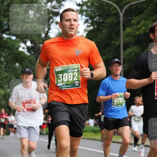 13.09.2026 - 21. swb-Marathon Bremen TobiasT http://msf.ph/oto/10245118 13.09.2026 11:54:07 Laufen 92, 3092, 8375, 26, 5791 meine-sportfotos.de