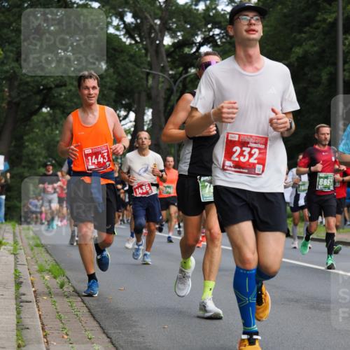 13.09.2026 - 21. swb-Marathon Bremen TobiasT http://msf.ph/oto/10245219 13.09.2026 11:54:59 Laufen 1443, 1435, 232, 6657 meine-sportfotos.de
