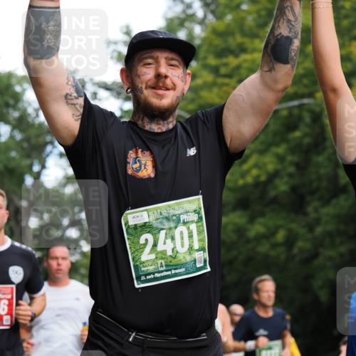 13.09.2026 - 21. swb-Marathon Bremen TobiasT http://msf.ph/oto/10245317 13.09.2026 11:56:23 Laufen 66, 2401, 21, 26 meine-sportfotos.de