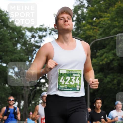 13.09.2026 - 21. swb-Marathon Bremen TobiasT http://msf.ph/oto/10245415 13.09.2026 11:57:08 Laufen 4234, 21, 126, 14, 15542 meine-sportfotos.de