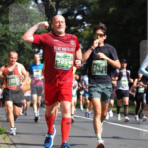 13.09.2026 - 21. swb-Marathon Bremen TobiasT http://msf.ph/oto/10245843 13.09.2026 11:59:09 Laufen 9073, 96, 5054, 21, 026, 2491, 242 meine-sportfotos.de
