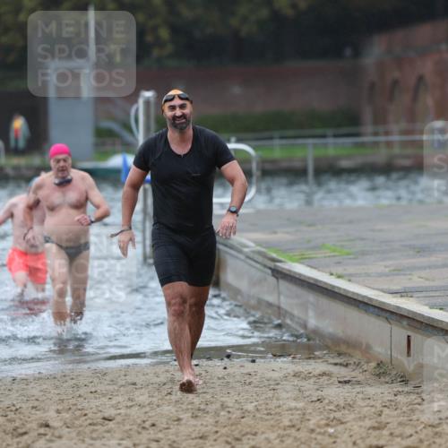13.09.2026 - Stadtparktriathlon Mo-Foto http://msf.ph/oto/10245984 13.09.2026 12:34:10 Schwimmen 1195, 1226, 1243, 1275, 1276, 1281, 1293 meine-sportfotos.de