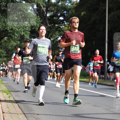13.09.2026 - 21. swb-Marathon Bremen TobiasT http://msf.ph/oto/10246008 13.09.2026 11:59:29 Laufen 3404, 6592, 3819, 586 meine-sportfotos.de