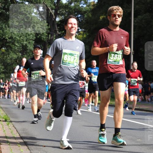 13.09.2026 - 21. swb-Marathon Bremen TobiasT http://msf.ph/oto/10246022 13.09.2026 11:59:30 Laufen 6597, 3819, 3404, 23 meine-sportfotos.de