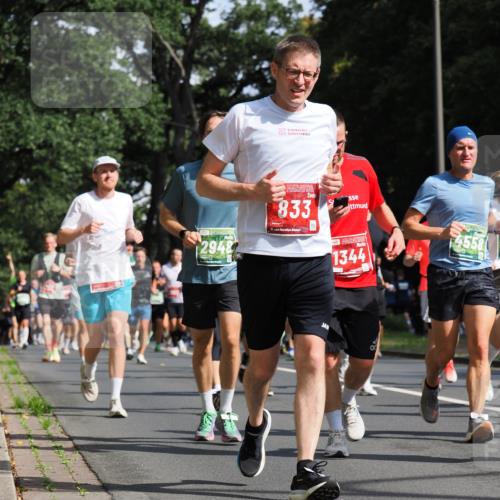 13.09.2026 - 21. swb-Marathon Bremen TobiasT http://msf.ph/oto/10246251 13.09.2026 12:00:43 Laufen 2948, 833, 1344, 4558 meine-sportfotos.de
