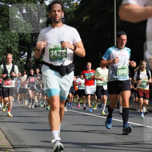 13.09.2026 - 21. swb-Marathon Bremen TobiasT http://msf.ph/oto/10246268 13.09.2026 12:00:48 Laufen 1298, 1529, 3425, 1072, 3155, 6655, 5051, 3063 meine-sportfotos.de