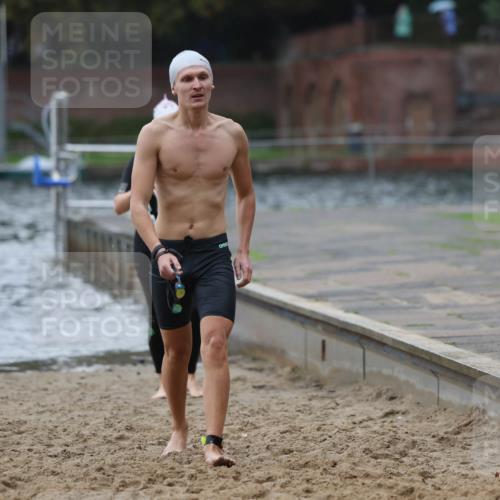 13.09.2026 - Stadtparktriathlon Mo-Foto http://msf.ph/oto/10246280 13.09.2026 12:35:38 Schwimmen 1199, 1209, 1211 meine-sportfotos.de