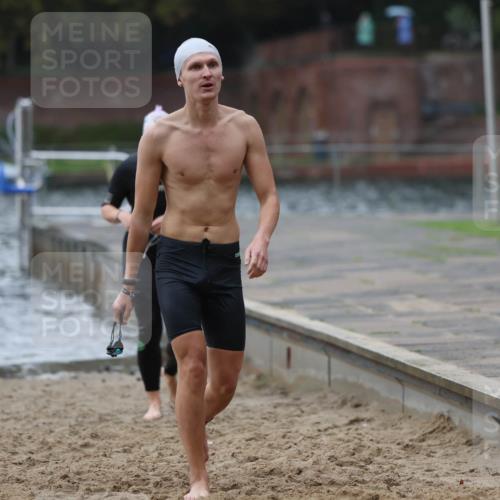13.09.2026 - Stadtparktriathlon Mo-Foto http://msf.ph/oto/10246281 13.09.2026 12:35:39 Schwimmen 1199, 1209, 1211 meine-sportfotos.de