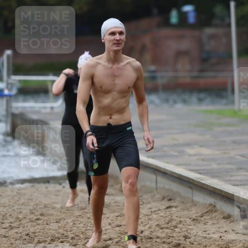 13.09.2026 - Stadtparktriathlon Mo-Foto http://msf.ph/oto/10246284 13.09.2026 12:35:39 Schwimmen 1199, 1209, 1211 meine-sportfotos.de