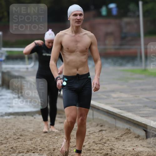 13.09.2026 - Stadtparktriathlon Mo-Foto http://msf.ph/oto/10246285 13.09.2026 12:35:40 Schwimmen 1199, 1211 meine-sportfotos.de