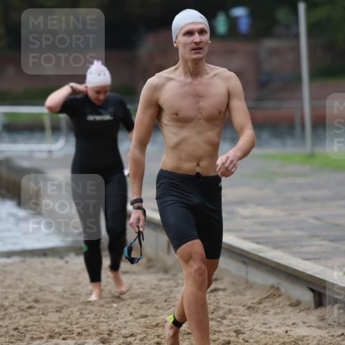 13.09.2026 - Stadtparktriathlon Mo-Foto http://msf.ph/oto/10246287 13.09.2026 12:35:40 Schwimmen 1199, 1211 meine-sportfotos.de