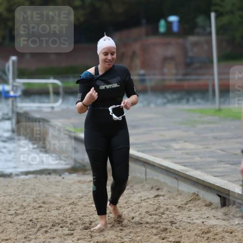 13.09.2026 - Stadtparktriathlon Mo-Foto http://msf.ph/oto/10246294 13.09.2026 12:35:42 Schwimmen 1199, 1211 meine-sportfotos.de