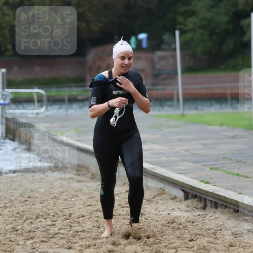 13.09.2026 - Stadtparktriathlon Mo-Foto http://msf.ph/oto/10246299 13.09.2026 12:35:43 Schwimmen 1199, 1211 meine-sportfotos.de