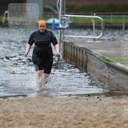 13.09.2026 - Stadtparktriathlon Mo-Foto http://msf.ph/oto/10246405 13.09.2026 12:37:10 Schwimmen 1218, 1237 meine-sportfotos.de