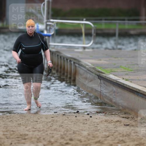 13.09.2026 - Stadtparktriathlon Mo-Foto http://msf.ph/oto/10246410 13.09.2026 12:37:10 Schwimmen 1218, 1237 meine-sportfotos.de