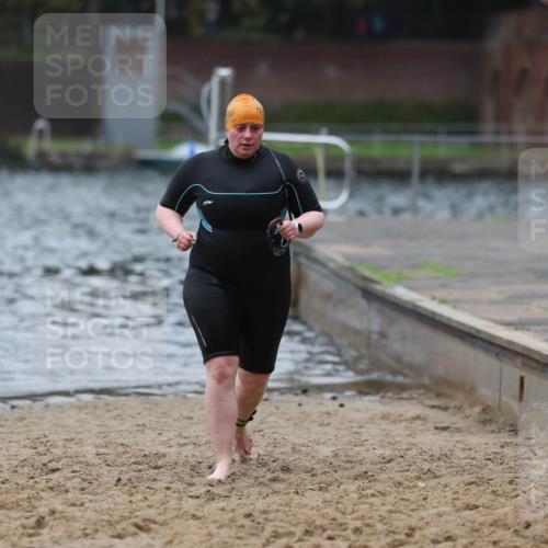 13.09.2026 - Stadtparktriathlon Mo-Foto http://msf.ph/oto/10246428 13.09.2026 12:37:14 Schwimmen 1237 meine-sportfotos.de
