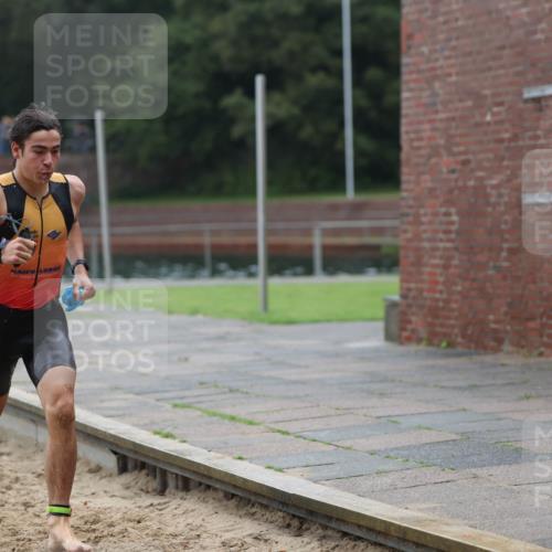 13.09.2026 - Stadtparktriathlon Mo-Foto http://msf.ph/oto/10248018 13.09.2026 13:11:17 Schwimmen 1446, 1447 meine-sportfotos.de