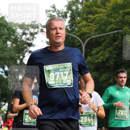 13.09.2026 - 21. swb-Marathon Bremen TobiasT http://msf.ph/oto/10248046 13.09.2026 12:10:21 Laufen 9717, 5321, 21, 26, 2944, 7613 meine-sportfotos.de