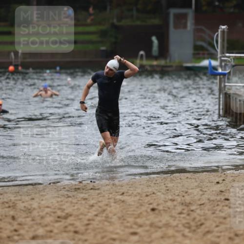 13.09.2026 - Stadtparktriathlon Mo-Foto http://msf.ph/oto/10248064 13.09.2026 13:11:38 Schwimmen 1475, 1477 meine-sportfotos.de