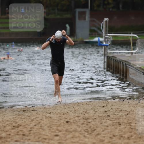 13.09.2026 - Stadtparktriathlon Mo-Foto http://msf.ph/oto/10248067 13.09.2026 13:11:38 Schwimmen 1475, 1477 meine-sportfotos.de