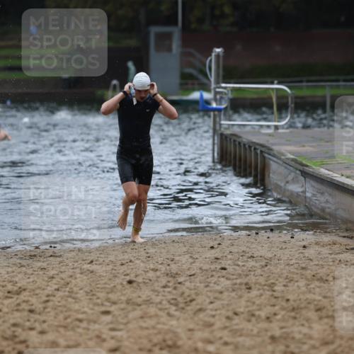 13.09.2026 - Stadtparktriathlon Mo-Foto http://msf.ph/oto/10248069 13.09.2026 13:11:39 Schwimmen 1475, 1477 meine-sportfotos.de