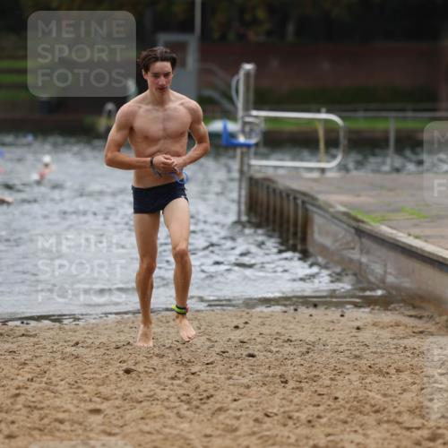 13.09.2026 - Stadtparktriathlon Mo-Foto http://msf.ph/oto/10248138 13.09.2026 13:12:01 Schwimmen 1467, 1472 meine-sportfotos.de