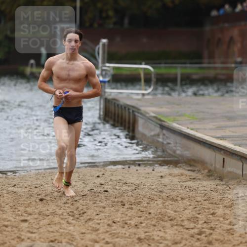 13.09.2026 - Stadtparktriathlon Mo-Foto http://msf.ph/oto/10248140 13.09.2026 13:12:01 Schwimmen 1467, 1472 meine-sportfotos.de