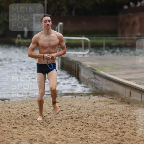 13.09.2026 - Stadtparktriathlon Mo-Foto http://msf.ph/oto/10248141 13.09.2026 13:12:01 Schwimmen 1467, 1472 meine-sportfotos.de