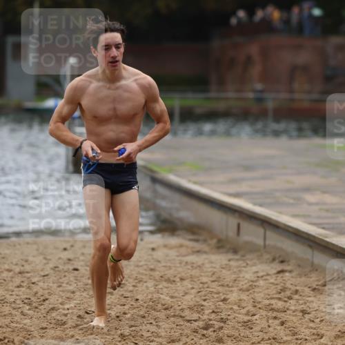 13.09.2026 - Stadtparktriathlon Mo-Foto http://msf.ph/oto/10248145 13.09.2026 13:12:02 Schwimmen 1467, 1472 meine-sportfotos.de
