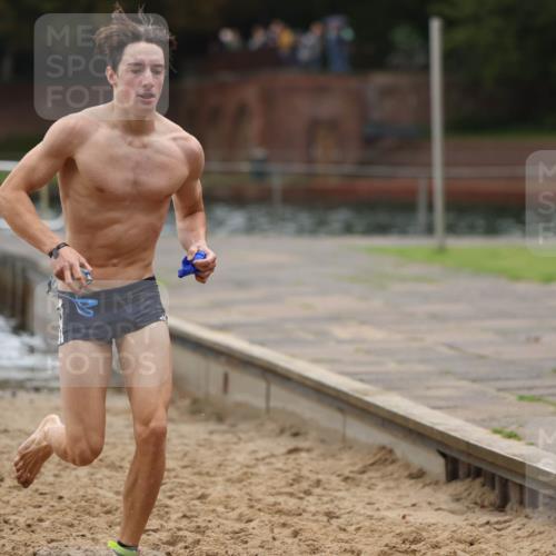 13.09.2026 - Stadtparktriathlon Mo-Foto http://msf.ph/oto/10248146 13.09.2026 13:12:02 Schwimmen 1467, 1472 meine-sportfotos.de
