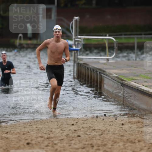 13.09.2026 - Stadtparktriathlon Mo-Foto http://msf.ph/oto/10248215 13.09.2026 13:12:27 Schwimmen 1456, 1468, 1471 meine-sportfotos.de