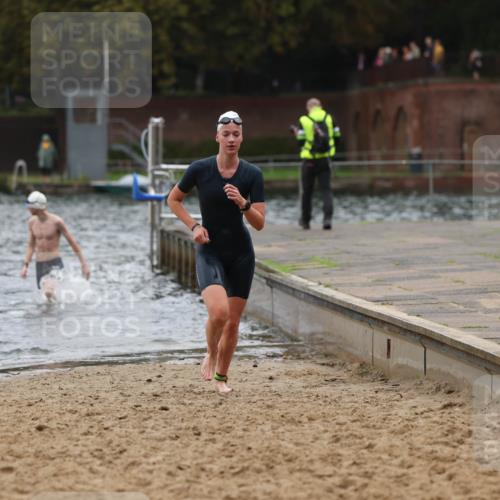 13.09.2026 - Stadtparktriathlon Mo-Foto http://msf.ph/oto/10248247 13.09.2026 13:12:34 Schwimmen 1456, 1468, 1471 meine-sportfotos.de