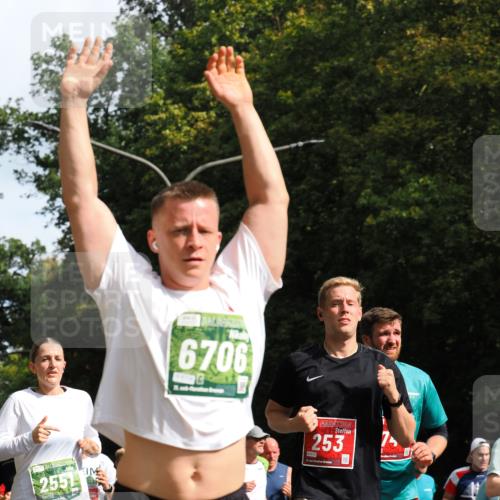 13.09.2026 - 21. swb-Marathon Bremen TobiasT http://msf.ph/oto/10248435 13.09.2026 12:11:56 Laufen 2551, 6706, 253, 0013, 21, 75 meine-sportfotos.de