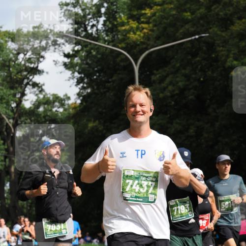 13.09.2026 - 21. swb-Marathon Bremen TobiasT http://msf.ph/oto/10248720 13.09.2026 12:14:02 Laufen 7031, 7437, 6734, 26, 7193, 5014 meine-sportfotos.de