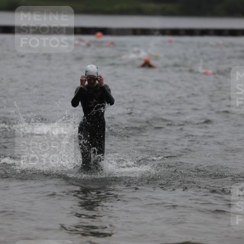 13.09.2026 - Stadtparktriathlon Mo-Foto http://msf.ph/oto/10248760 13.09.2026 13:16:24 Schwimmen 1505, 1506 meine-sportfotos.de