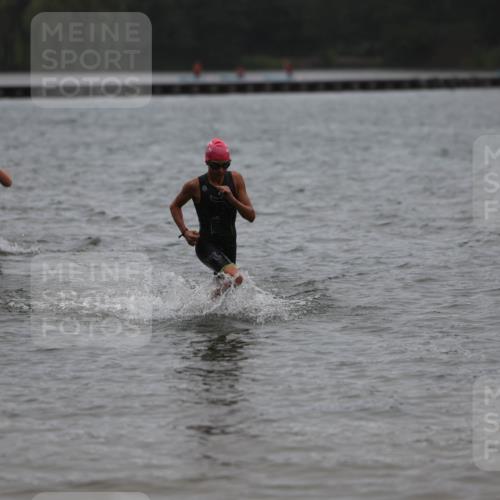 13.09.2026 - Stadtparktriathlon Mo-Foto http://msf.ph/oto/10248922 13.09.2026 13:18:19 Schwimmen 1525, 1529 meine-sportfotos.de
