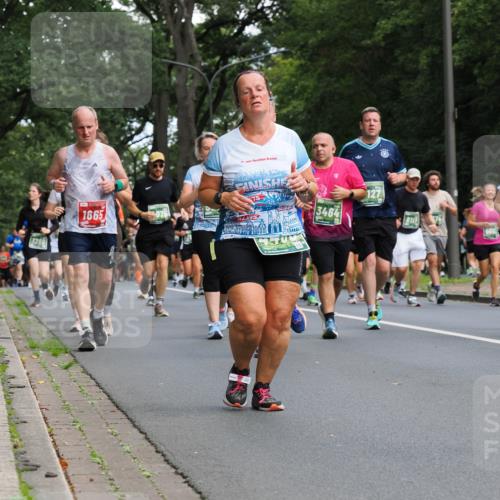 13.09.2026 - 21. swb-Marathon Bremen TobiasT http://msf.ph/oto/10249023 13.09.2026 12:16:52 Laufen 3299, 1665, 21, 26, 42, 195, 3464, 60 meine-sportfotos.de