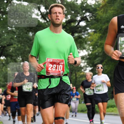 13.09.2026 - 21. swb-Marathon Bremen TobiasT http://msf.ph/oto/10249994 13.09.2026 12:23:15 Laufen 4434, 2810, 21, 8405 meine-sportfotos.de