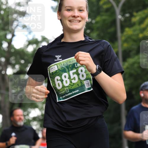 13.09.2026 - 21. swb-Marathon Bremen TobiasT http://msf.ph/oto/10250022 13.09.2026 12:23:32 Laufen 6858, 21, 26 meine-sportfotos.de